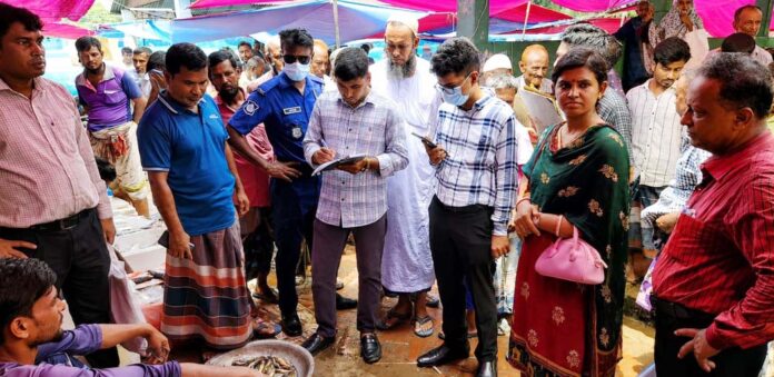 Businessman fined for selling banned piranha fish in Nandigram, Bogra বগুড়ার নন্দীগ্রামে নিষিদ্ধ পিরানহা মাছ বিক্রির অপরাধে ব্যবসায়ীর জরিমানা