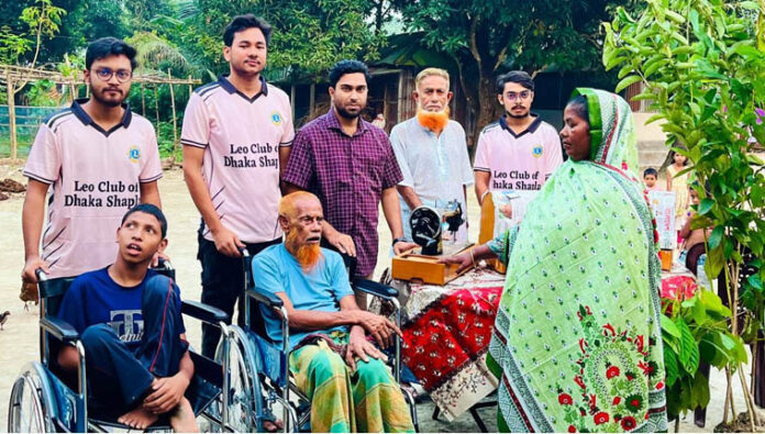 ধুনটে ছাত্রদল নেতা রাকিবের উদ্যোগে হুইল চেয়ার ও সেলাই মেশিন বিতরণ